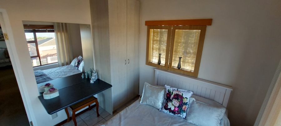 5 Bedroom Property for Sale in Wavecrest Eastern Cape